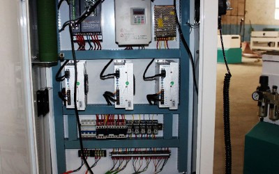 Machine control cabinet