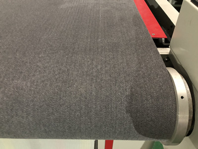 conveyor working table with felt protection